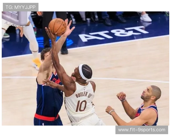 巴特勒追身三分命中，全场瞬间点燃